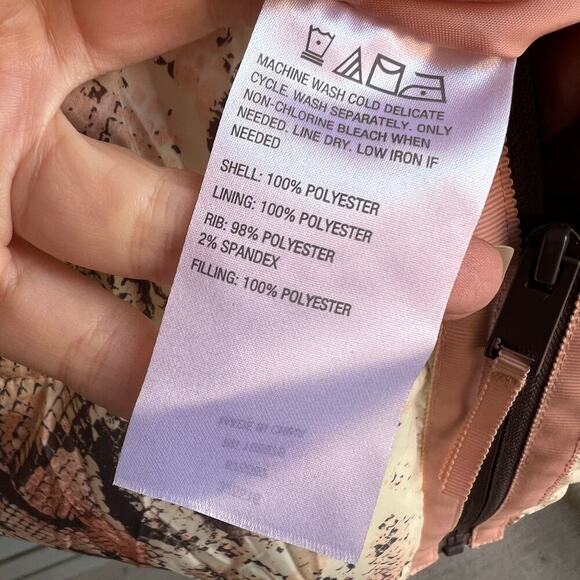 G by Giuliana Cream Pink Gray Snake Hooded Puffer Jacket Size M - Picture 7 of 8